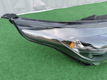 Laden Sie das Bild in den Galerie-Viewer, Frontscheinwerfer Kia Ceed J792121040 Rechts Scheinwerfer Headlight SCH2080444890zt