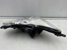 Laden Sie das Bild in den Galerie-Viewer, Frontscheinwerfer Toyota Ractis Rechts Scheinwerfer Headlight SCH8776655912kt