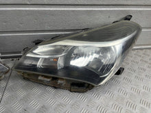 Laden Sie das Bild in den Galerie-Viewer, Frontscheinwerfer Toyota Yaris Ein Satz Scheinwerfer Headlight SCH8725543045hh