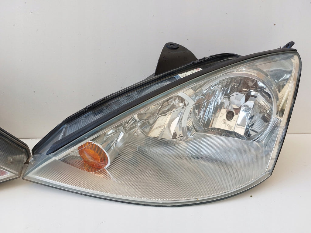 Frontscheinwerfer Ford Focus 2M51-13W030-BF 2M51-13W029-BF Ein Satz Headlight