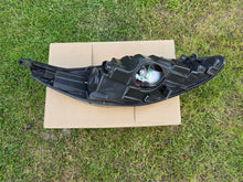 Laden Sie das Bild in den Galerie-Viewer, Frontscheinwerfer Ford Fiesta I 1EJ24704501 8A6113W030AF Links Headlight SCH7644227574nl