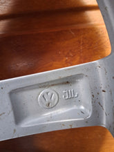 Load image into Gallery viewer, 1x Alufelge 16 Zoll 6.0" 5x100 45ET Glanz Silber 2G0601025AF VW I Rim Wheel FEL8025990609vs