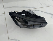 Laden Sie das Bild in den Galerie-Viewer, Frontscheinwerfer Skoda Enyaq IV 5LB941016H Rechts Scheinwerfer Headlight SCH6740857500op