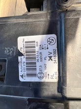 Laden Sie das Bild in den Galerie-Viewer, Frontscheinwerfer BMW E83 1305235830 Rechts Scheinwerfer Headlight SCH6378823567fv