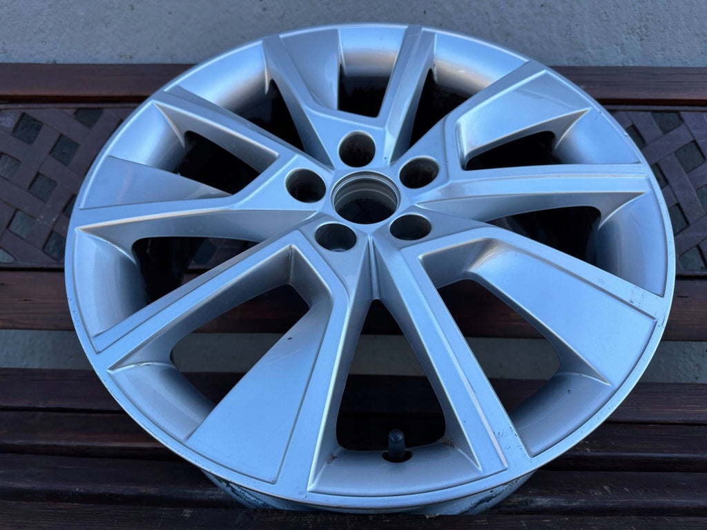 1x Alufelge 17 Zoll 6.5" 5x100 40ET Glanz Silber 658601025C Skoda Scala Kamiq FEL5039602509iq