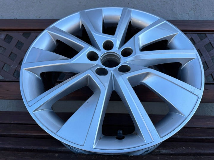 1x Alufelge 17 Zoll 6.5" 5x100 40ET Glanz Silber 658601025C Skoda Scala Kamiq FEL5039602509iq