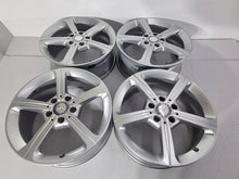 Laden Sie das Bild in den Galerie-Viewer, 4x Alufelge 17 Zoll 6.5" 5x112 44ET Glanz Silber A1774011200 Mercedes-Benz Cla FEL1381032727wo