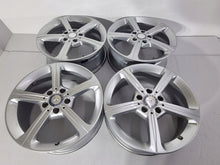 Laden Sie das Bild in den Galerie-Viewer, 4x Alufelge 17 Zoll 6.5" 5x112 44ET Glanz Silber A1774011200 Mercedes-Benz Cla FEL1381032727wo
