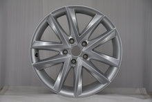 Laden Sie das Bild in den Galerie-Viewer, 1x Alufelge 17 Zoll 7.0&quot; 5x112 40ET 5FJ601025 Seat Rim Wheel