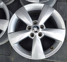 Laden Sie das Bild in den Galerie-Viewer, 4x Alufelge 15 Zoll 6.0" 5x100 37ET Glanz Silber 5JA601025 Skoda Fabia Iii FEL6067175356cj