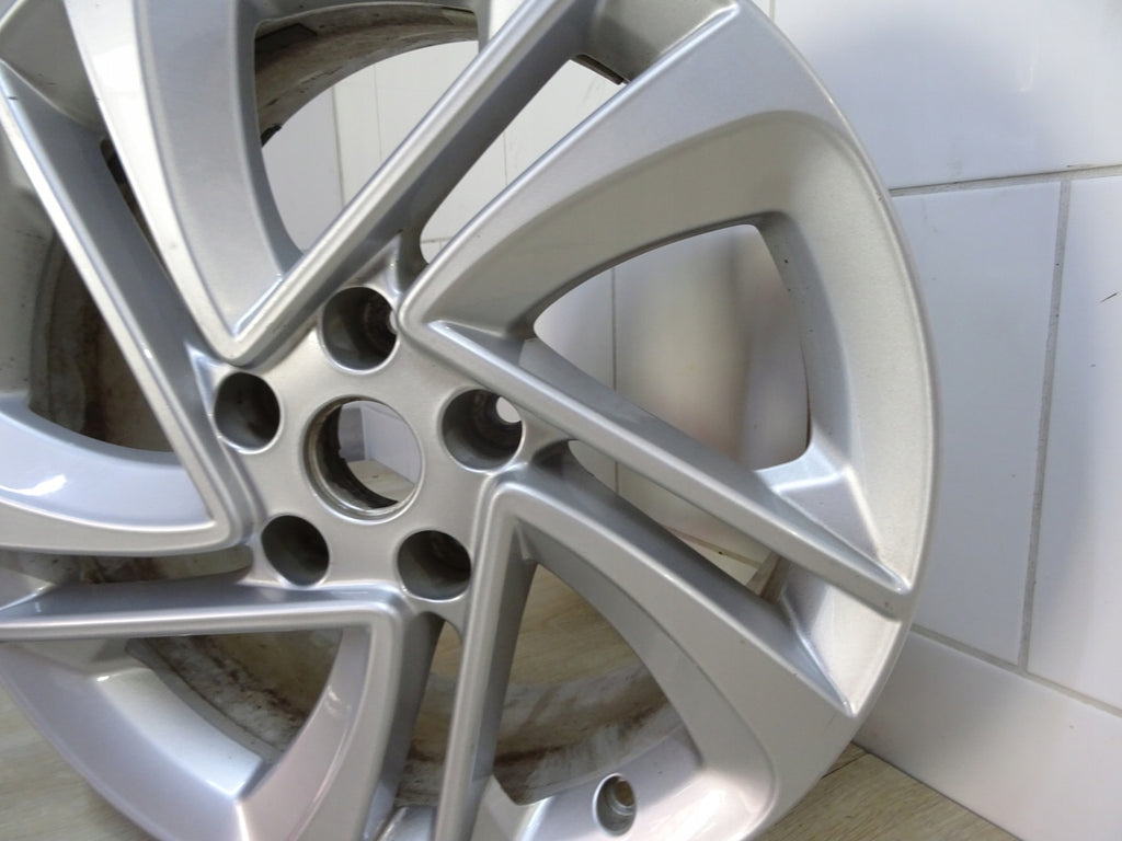 1x Alufelge 17 Zoll 7.0" 5x114.3 40ET KE409-4E200, 8201485175 Nissan 1 Rim Wheel