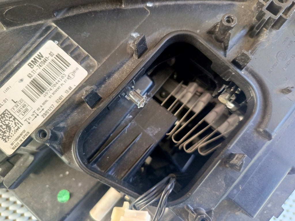 Frontscheinwerfer BMW 3 F34 6311-7470441-03 LED Ein Stück (Rechts oder Links) SCH4731818711rt