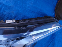 Laden Sie das Bild in den Galerie-Viewer, Frontscheinwerfer Toyota C-Hr 81110-F4031-00 Rechts Scheinwerfer Headlight SCH6582875344lc