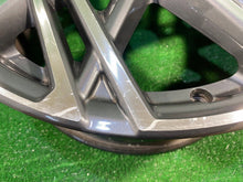 Load image into Gallery viewer, 1x Alufelge 18 Zoll 7.5" 5x114.3 52ET 52910-J9850 Hyundai Kona Rim Wheel FEL2681128347qj