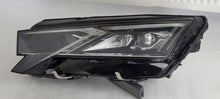 Laden Sie das Bild in den Galerie-Viewer, Frontscheinwerfer Skoda Octavia IV 5E4941035 Ein Stück (Rechts oder Links) SCH9332987809pv