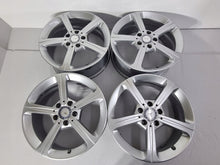 Laden Sie das Bild in den Galerie-Viewer, 4x Alufelge 17 Zoll 6.5" 5x112 44ET Glanz Silber A1774011200 Mercedes-Benz Cla FEL1381032727wo