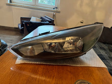 Laden Sie das Bild in den Galerie-Viewer, Frontscheinwerfer Ford Focus F1EB-13W030-AGB Links Scheinwerfer Headlight