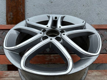 Laden Sie das Bild in den Galerie-Viewer, 1x Alufelge 17 Zoll 7.5&quot; 5x112 52,5ET A2464010302 Mercedes-Benz W246 Rim Wheel