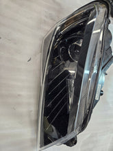 Laden Sie das Bild in den Galerie-Viewer, Frontscheinwerfer Skoda Superb III 3V1941016B Xenon Rechts Headlight