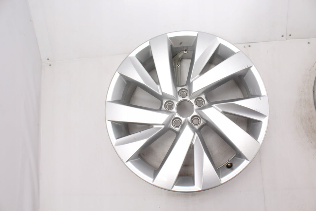 1x Alufelge 18 Zoll 7.0" 5x100 39ET Silber 2GM601025 VW Rim Wheel FEL7170850221zx