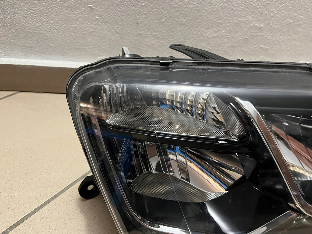 Frontscheinwerfer Dacia Duster Rechts Scheinwerfer Headlight SCH3370340330im