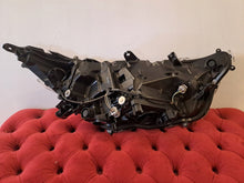 Laden Sie das Bild in den Galerie-Viewer, Frontscheinwerfer Toyota V Links Scheinwerfer Headlight SCH2837319718cd