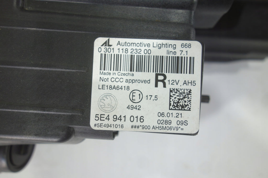 Frontscheinwerfer Skoda Octavia IV 5E4941016 LED Rechts Scheinwerfer Headlight SCH7819595911wi