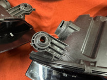 Load image into Gallery viewer, Frontscheinwerfer Audi A4 Ein Stück (Rechts oder Links) Scheinwerfer Headlight SCH1885683224xf