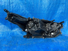 Laden Sie das Bild in den Galerie-Viewer, Frontscheinwerfer Toyota 4 Yaris 142259 Links Scheinwerfer Headlight