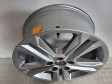 Laden Sie das Bild in den Galerie-Viewer, 1x Alufelge 17 Zoll 7.0&quot; 5x112 45ET Glanz 81A601025AJ Audi Q2 Rim Wheel