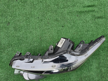 Load image into Gallery viewer, Frontscheinwerfer Toyota Auris 81150-02K30 LED Ein Stück (Rechts oder Links)