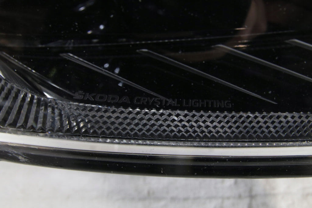 Frontscheinwerfer Skoda Octavia IV 5E4941016A LED Rechts Scheinwerfer Headlight SCH4633986649dt