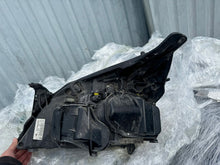 Laden Sie das Bild in den Galerie-Viewer, Frontscheinwerfer Opel Vectra C 13170934 13170933 Xenon Ein Satz Headlight SCH1672979849aw