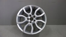 Laden Sie das Bild in den Galerie-Viewer, 1x Alufelge 17 Zoll 7.0&quot; 5x108 50ET Silber 31423874 Volvo Rim Wheel