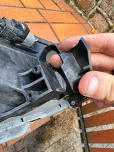 Laden Sie das Bild in den Galerie-Viewer, Frontscheinwerfer Toyota Avensis 8956329 Links Scheinwerfer Headlight SCH5328787333ud