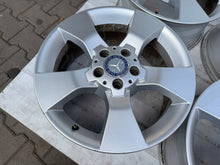 Laden Sie das Bild in den Galerie-Viewer, 4x Alufelge 17 Zoll 7.5" 5x112 47 5ET Glanz Silber A2044013602 Mercedes-Benz FEL9647793393as