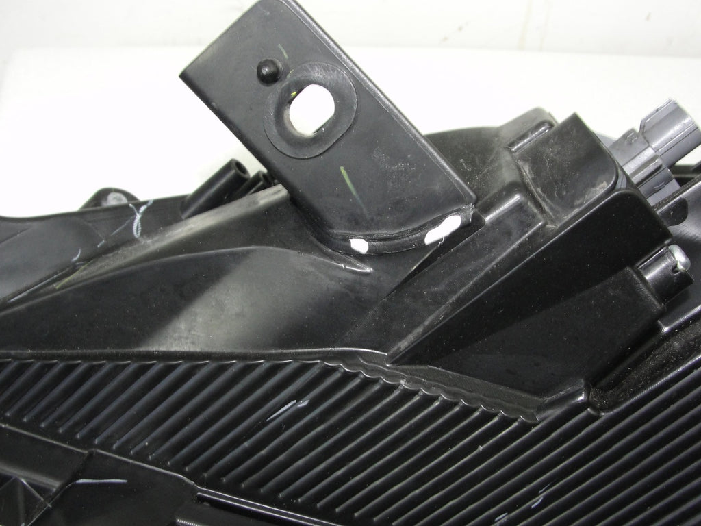 Frontscheinwerfer Mitsubishi Space Star 8301D446 8301D445 Rechts oder Links