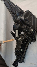 Laden Sie das Bild in den Galerie-Viewer, Frontscheinwerfer Toyota Avensis 12V23825 LED Ein Stück (Rechts oder Links) SCH8189163167lg