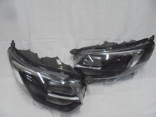 Laden Sie das Bild in den Galerie-Viewer, Frontscheinwerfer Opel Zafira Vivaro C 9832837680 Xenon Ein Satz Headlight