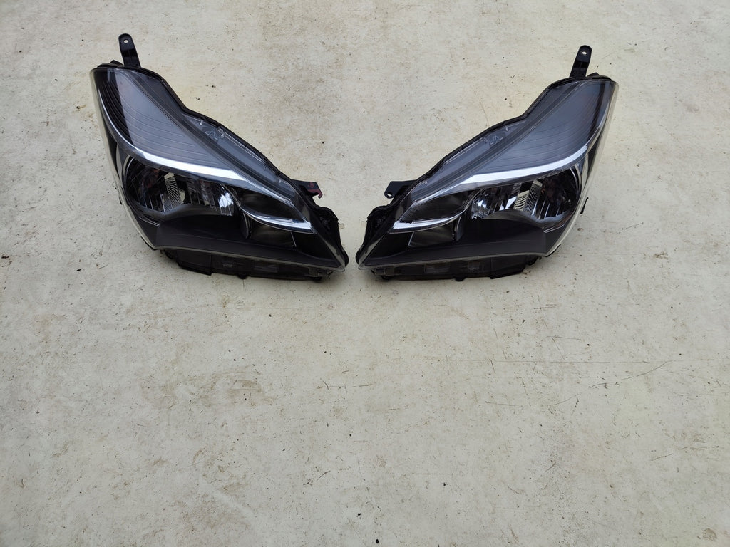 Frontscheinwerfer Toyota Yaris 81110-0D35006 Ein Stück (Rechts oder Links)