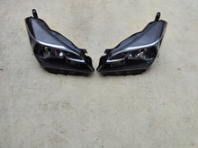 Laden Sie das Bild in den Galerie-Viewer, Frontscheinwerfer Toyota Yaris 81110-0D35006 Ein Stück (Rechts oder Links)
