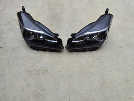 Frontscheinwerfer Toyota Yaris 81110-0D35006 Ein Stück (Rechts oder Links)