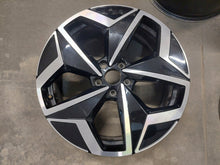 Laden Sie das Bild in den Galerie-Viewer, 1x Alufelge 19 Zoll 7.5" 5x112 50ET Glanz Schwarz 10A601025 VW Rim Wheel FEL8714346581rz
