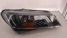 Laden Sie das Bild in den Galerie-Viewer, Frontscheinwerfer Skoda 3V1941016B Rechts Scheinwerfer Headlight SCH7661266148pk