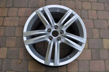 Load image into Gallery viewer, 1x Alufelge 17 Zoll 7.0&quot; 5x100 43ET Glanz 6J0601025Q Seat Ibiza Arona Rim Wheel