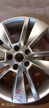 Laden Sie das Bild in den Galerie-Viewer, 1x Alufelge 18 Zoll 7.0&quot; 5x112 43ET Glanz Silber 565601025G Skoda Kodiaq
