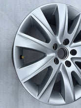 Laden Sie das Bild in den Galerie-Viewer, 1x Alufelge 17 Zoll 7.0" 5x112 43ET Glanz Silber 5N0601025M VW I Rim Wheel FEL7790793724ym