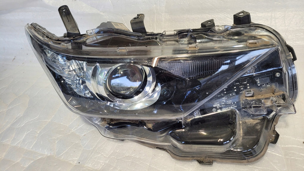 Frontscheinwerfer Toyota Auris 81110-02K30 Rechts Scheinwerfer Headlight