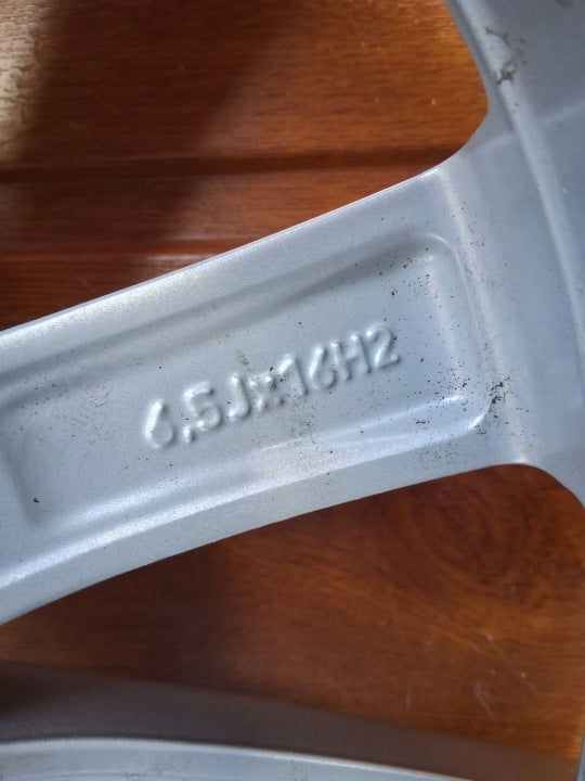 1x Alufelge 16 Zoll 6.5" 5x112 42ET Glanz Silber 3G0071496B VW Passat Golf I FEL2480701970xq