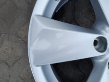 Load image into Gallery viewer, 1x Alufelge 17 Zoll 7.0" 5x114.3 35ET Glanz Silber PZ406-X3671-ZC Lexus FEL5459272980il